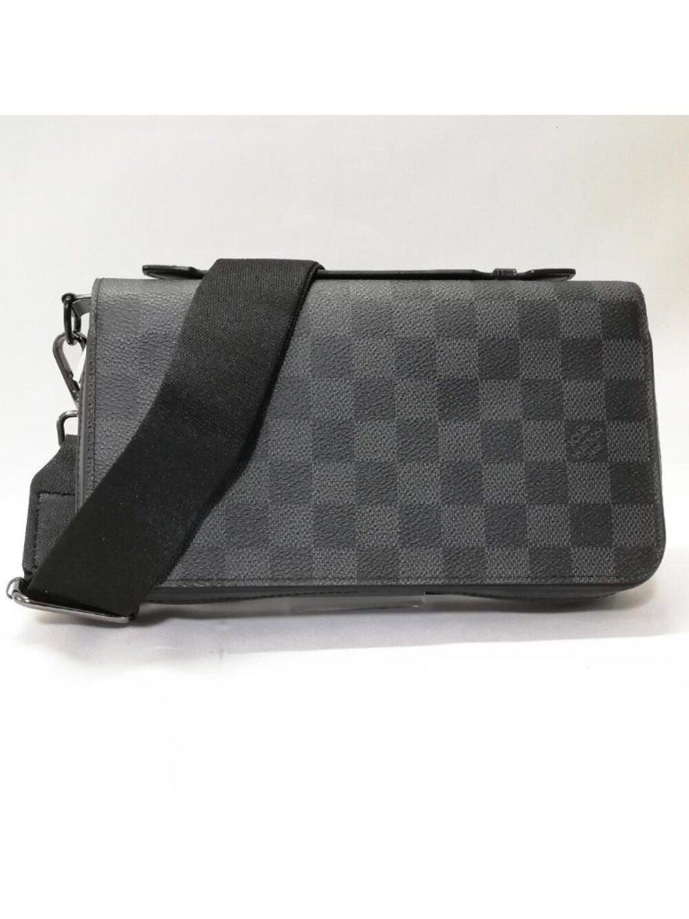 Louis Vuitton Zippy XL Shoulder Clutch